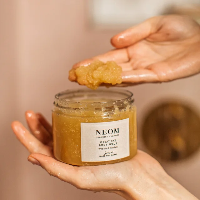 Neom Wellbeing London Scent To Make You Happy Great Day Scrub 350g