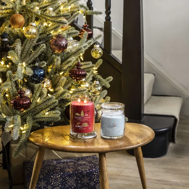 Yankee Candle Signature Jar Candle Medium North Pole Hideaway 368g